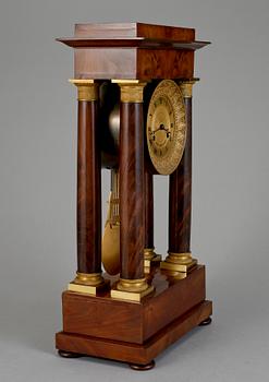 BORDSPENDYL, empire, Frankrike, 1800-talets första hälft.