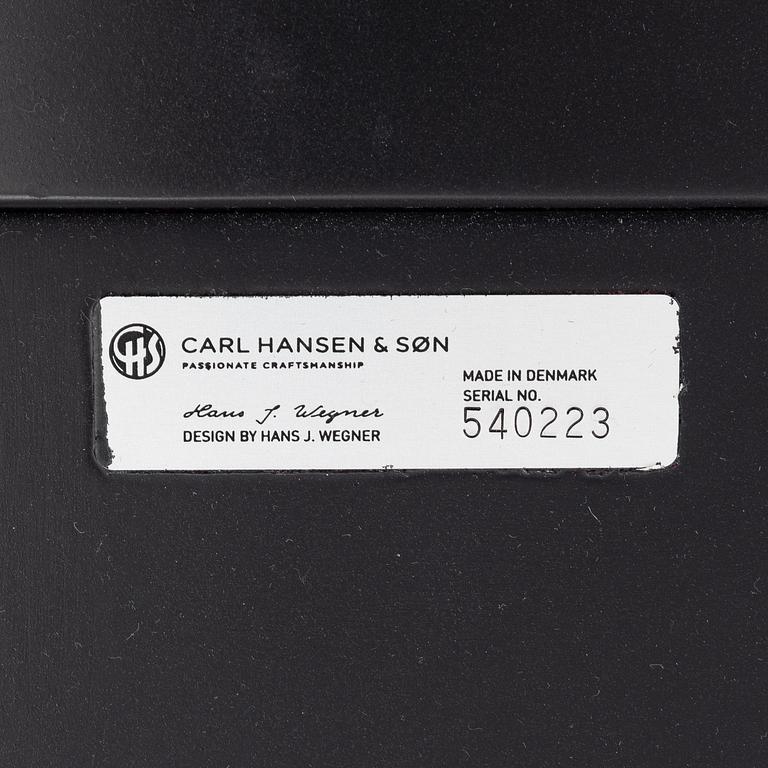 Hans J. Wegner, Fåtöljer, ett par, CH07, "Shell Chair", Carl Hansen, Danmark.