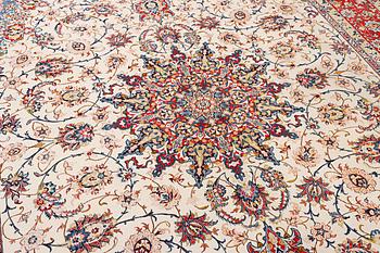 An Esfahan carpet, part silk, ca. 372 x 255 cm.