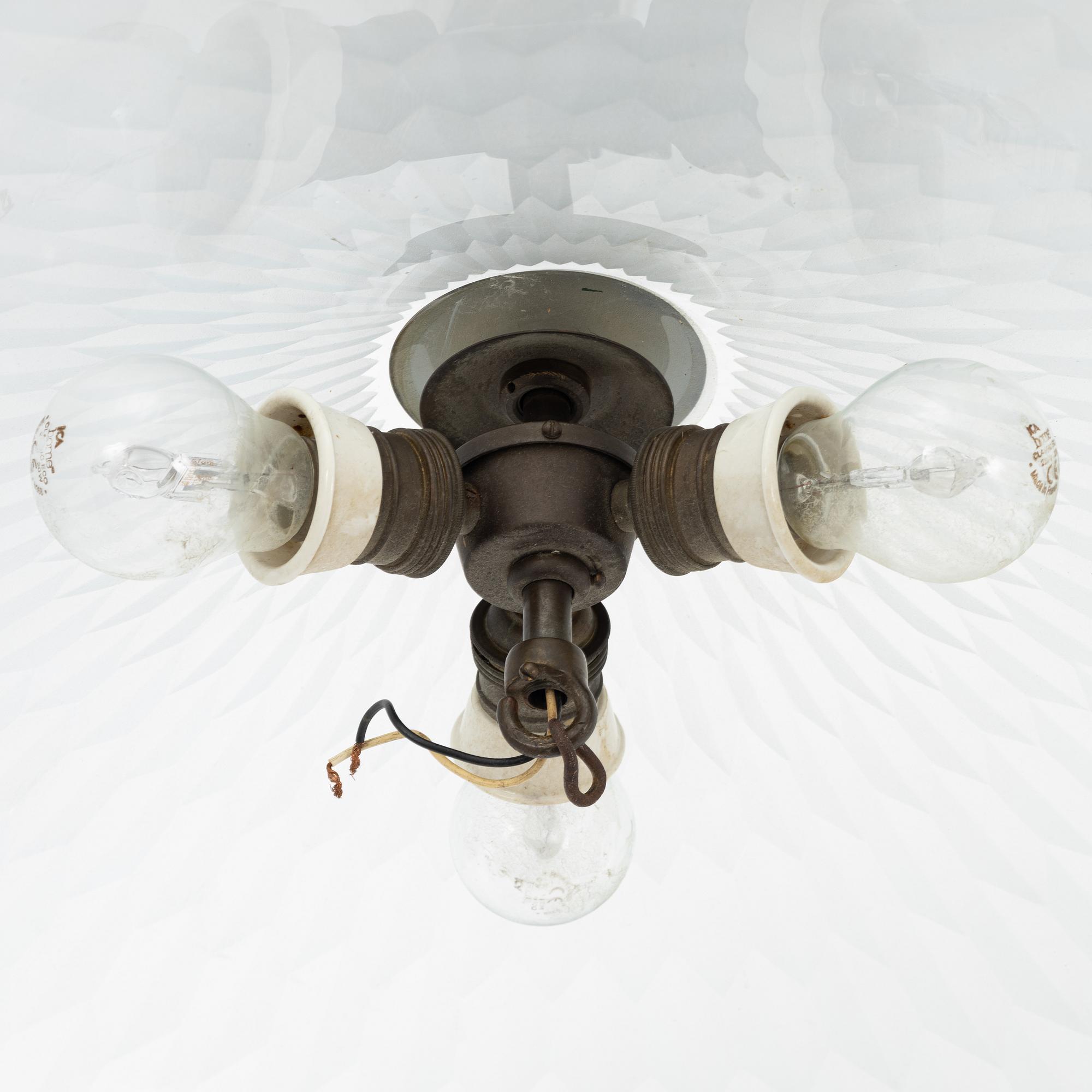 A glass ceiling lamp attributed to Edward Hald Orrefors, firsta part of the 20th Century.