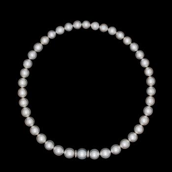 241. NECKLACE, cultured South sea pearls, brilliant cut diamonds, 0.27 cts. Gaudy.