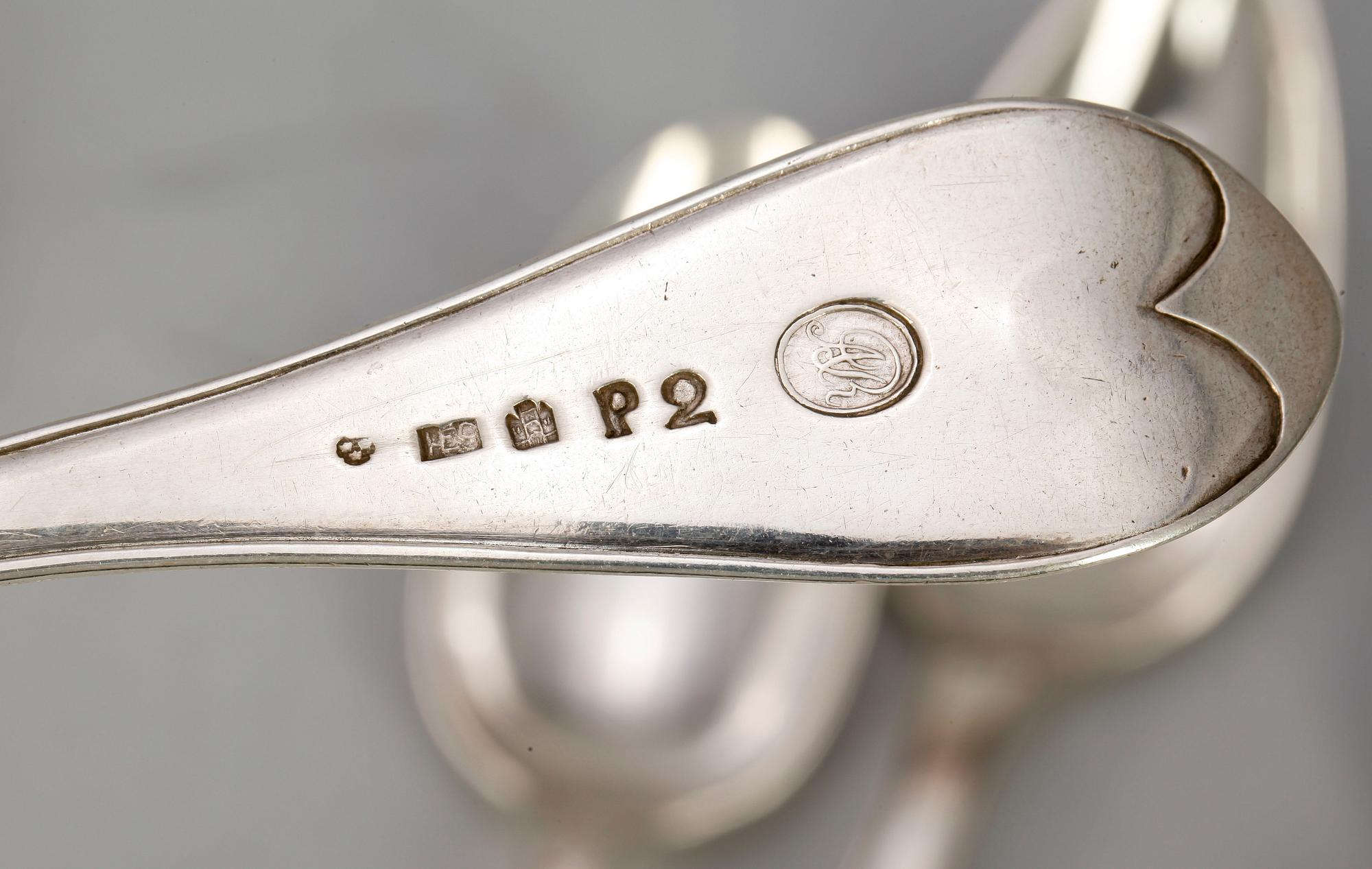 SKEDAR, 8 st, silver, 1700-tal. Bl a Arvid Vernström Eksjö (1778-1811) Tot vikt ca 445g.