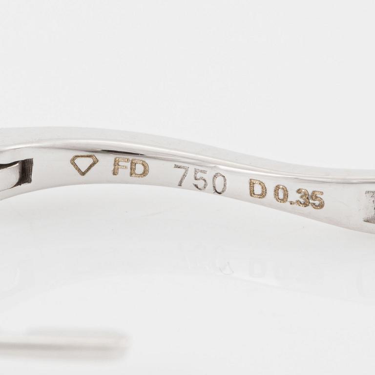 Earrings, 18K white gold set with brilliant-cut diamonds.