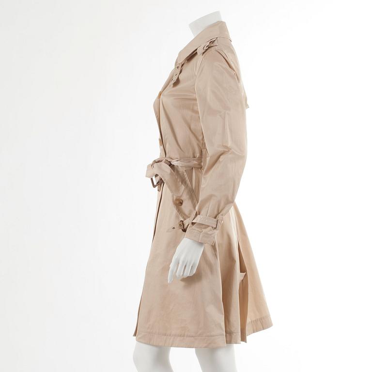 RALPH LAUREN, a beige cottonblend trenchcoat. Size US 6.