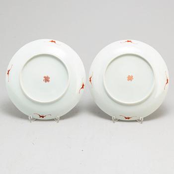 A pair of famille rose plates, late Qing dynasty.