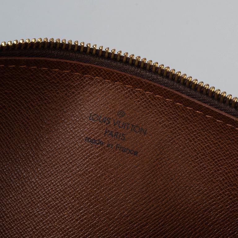LOUIS VUITTON, 'Monogram Papillon 26'.