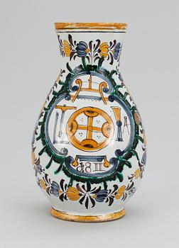 749. KANNA, fajans. Holland Tyskland, märkt 1811.