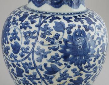 A blue and white jar with cover, Qing dynasty, 18th Century.