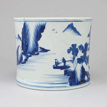A Chinese blue and white Kangxi style brush pot.