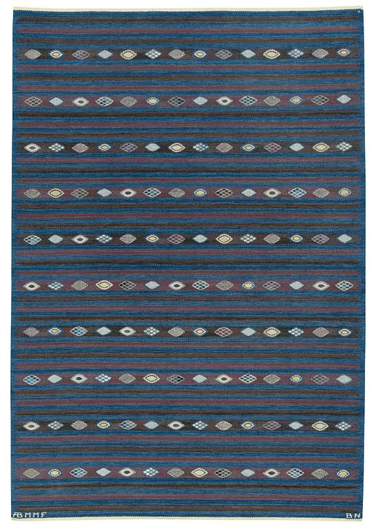 Barbro Nilsson, MATTA. "Blåbär mörk". Gobelängteknik. 247 x 171 cm. Signerad AB MMF BN.