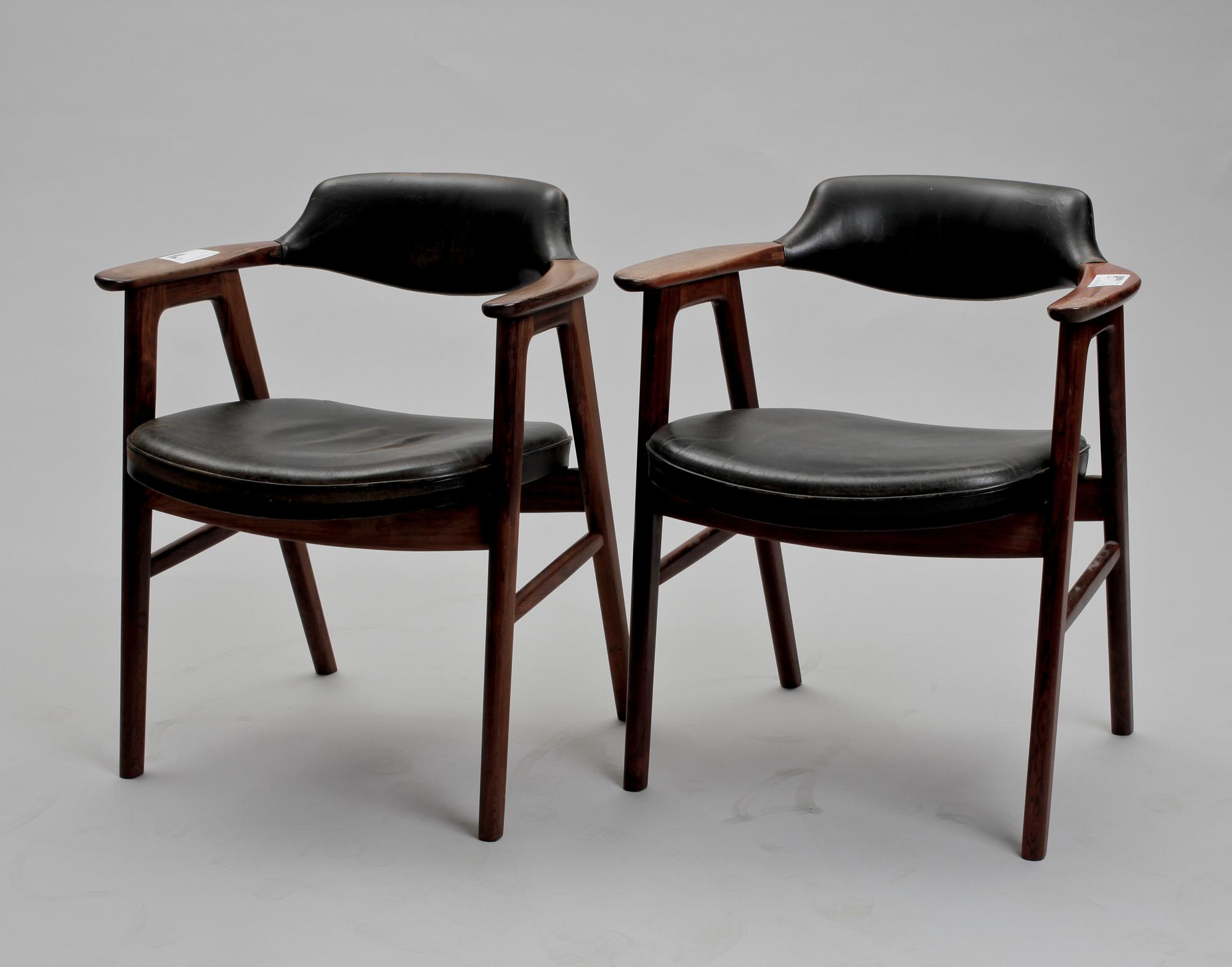 KARMSTOLAR, ett par, design Erik Kirkegaard, Illums Bolighus, Höng Stolefabrik, Danmark.