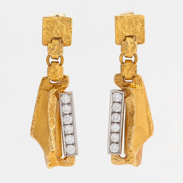 Björn Weckström, örhängen,"Da Capo", 18K guld med briljantslipade diamanter ca 0.36 ct totalt. Lapponia 1988.