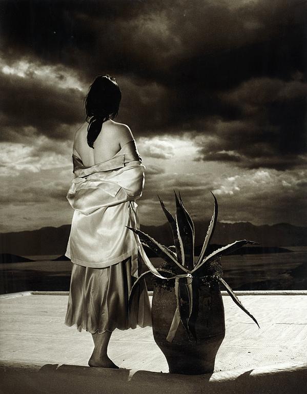 Albert Watson, "Tully, Corfu, Greece", 1987.