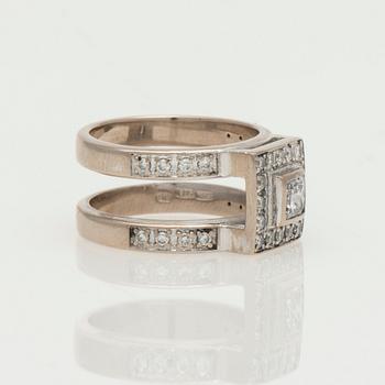 RING, briljantslipade diamanter totalt 0,82 ct, 14K vitguld, Morris Lindblom Åbo 2008. Vikt 5,7 g.