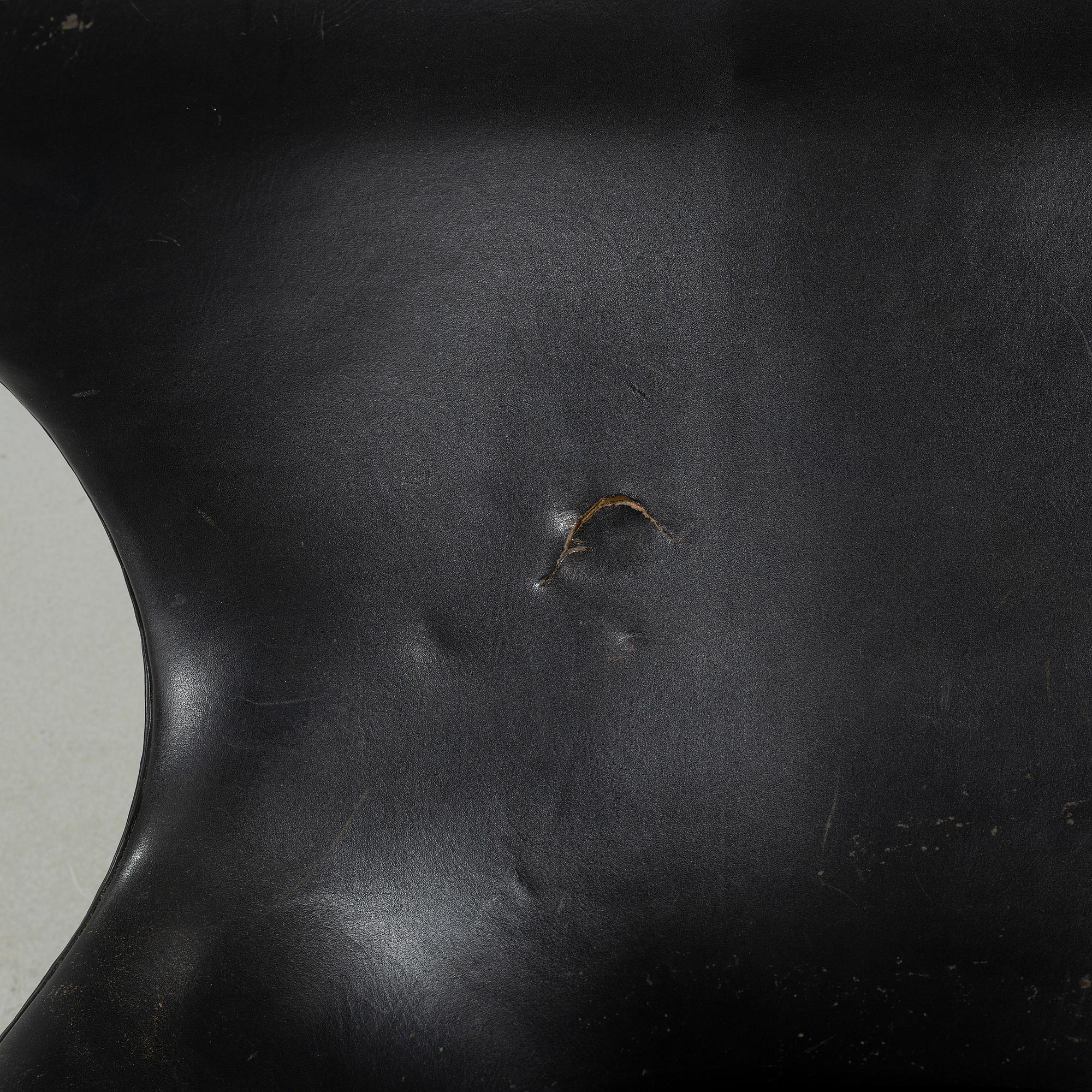 ARNE JACOBSEN, fåtölj, "Ägget", Fritz Hansen, Danmark, 1900-talets andra hälft.