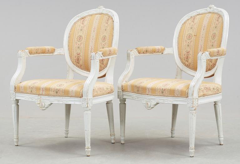 KARMSTOLAR, ett par, gustaviansk stil, omkring 1900-talets mitt.
