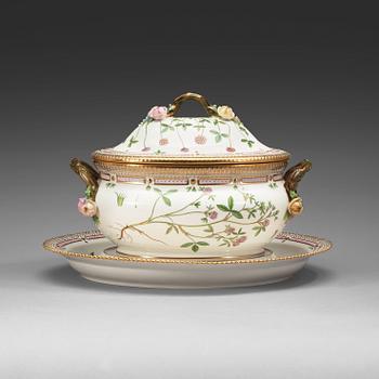 A Royal Copenhagen 'Flora Danica' soup tureen with cover and stand, Denmark, 20th Century.