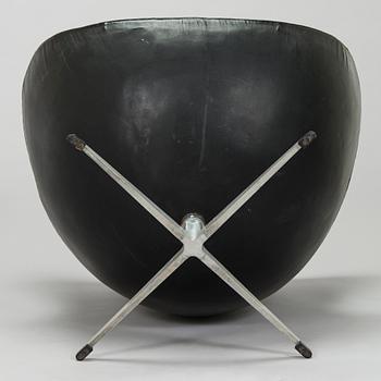 Arne Jacobsen, a black leather "Egg" armchair, Fritz Hansen, Denmark 1960/70s.