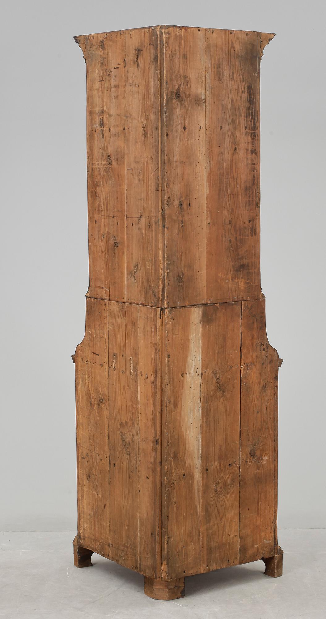 HÖRNSKÅP, sengustavianskt, 1800-talets början.