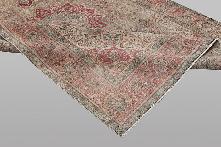 A carpet, Persian, Vintage Design, ca 338 x 235 cm.