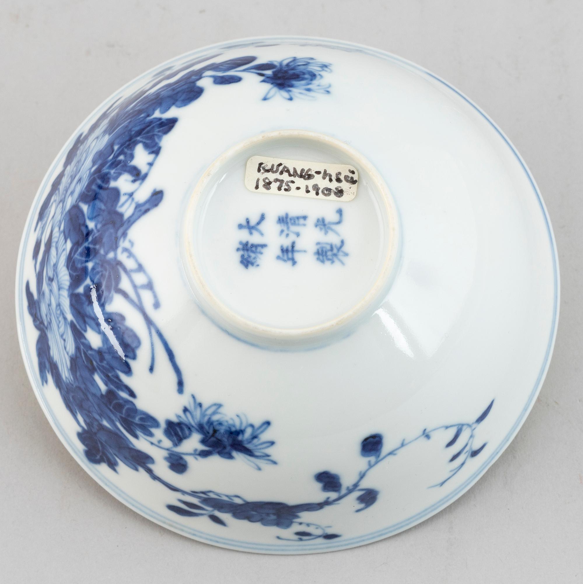 A blue and white bowl, Qing dynasty, late 19th century, with Guangxu mark to the base.