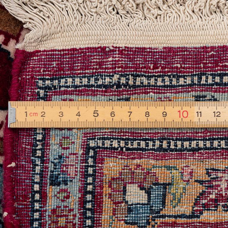 Matta, antik Teheran, norra Persien, ca 363 x 268 cm.