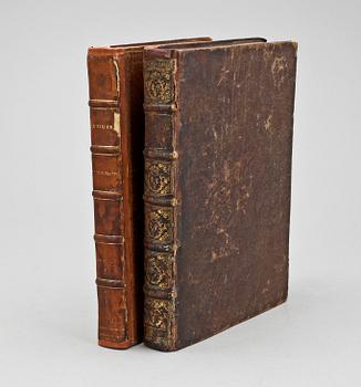 BÖCKER, 2 st, bla "Catulli Opera...", av Gaius Valerius, Paris 1685.