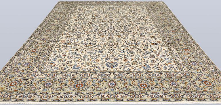 A Keshan carpet, approx. 385 x 270 cm.