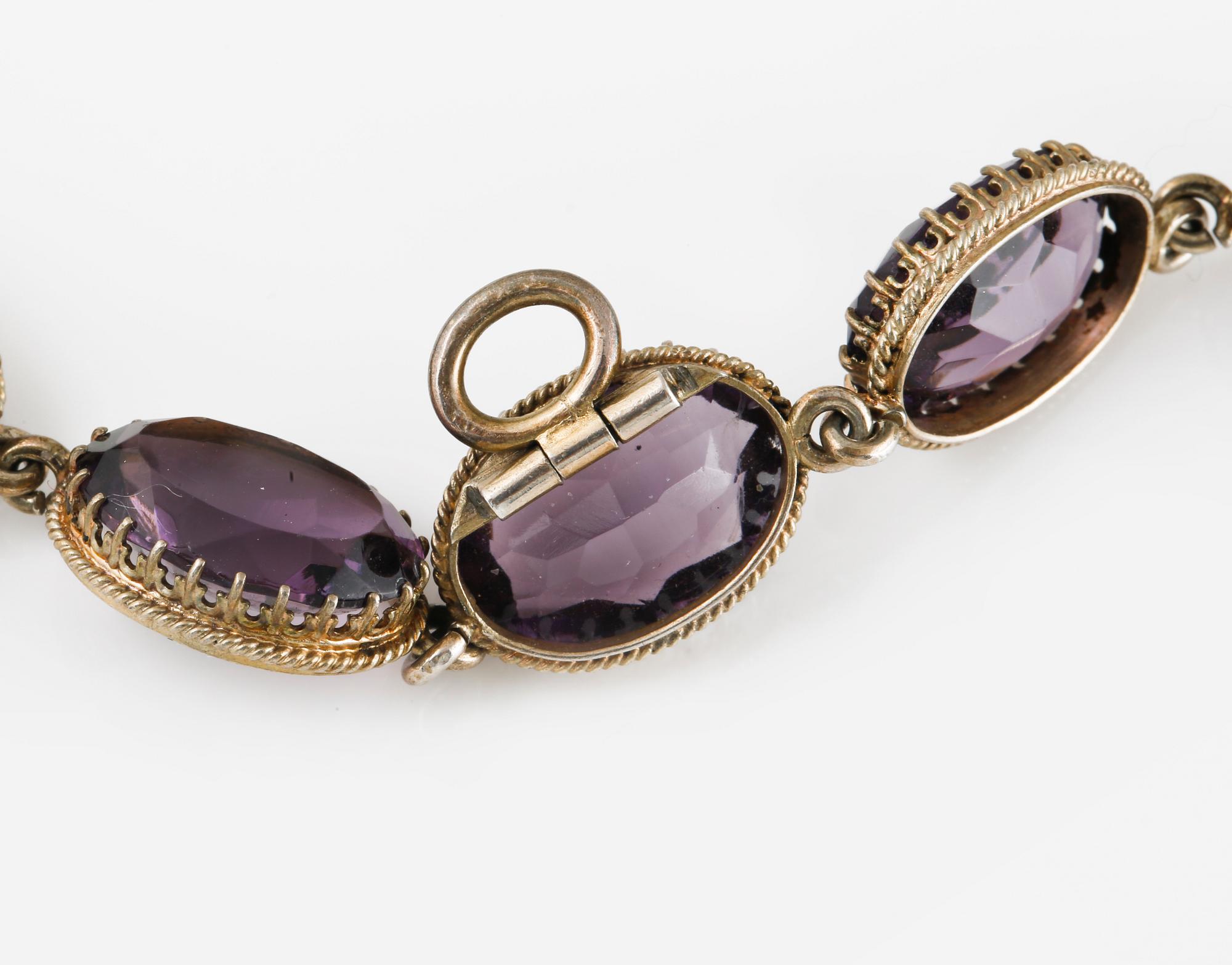 COLLIER, förgyllt silver samt fasettslipade ametister. Vikt 44,9 gram.