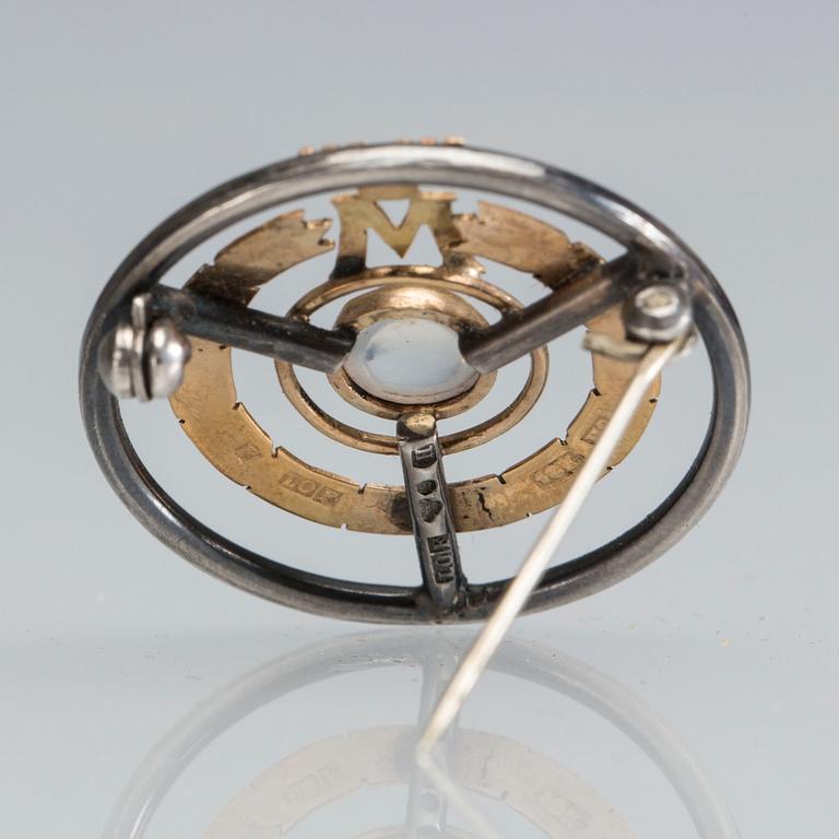 MÄRKE/BROSCH, Motormännens riksförbund, silver och 18k guld. Tot 6,5 g.