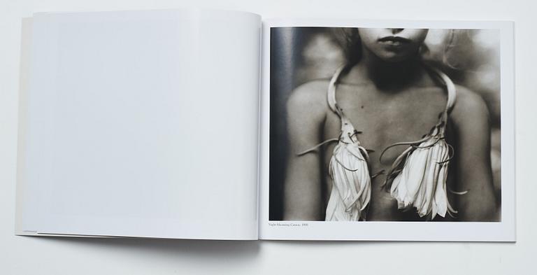 Sally Mann, bok Immediate Family signerad.