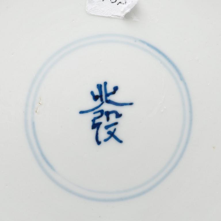 SKÅLFAT, porslin. Qingdynastin, Kangxi (1662-1722).