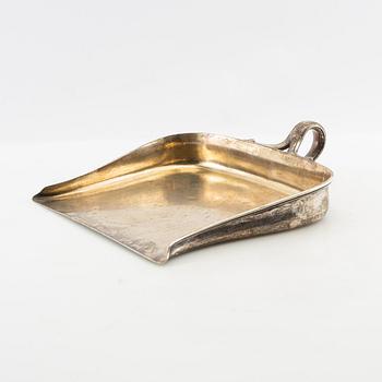 A Fabergé silver table crumber, mark of workmaster Julius Rappoport, St. Petersburg (1883 - 1899).