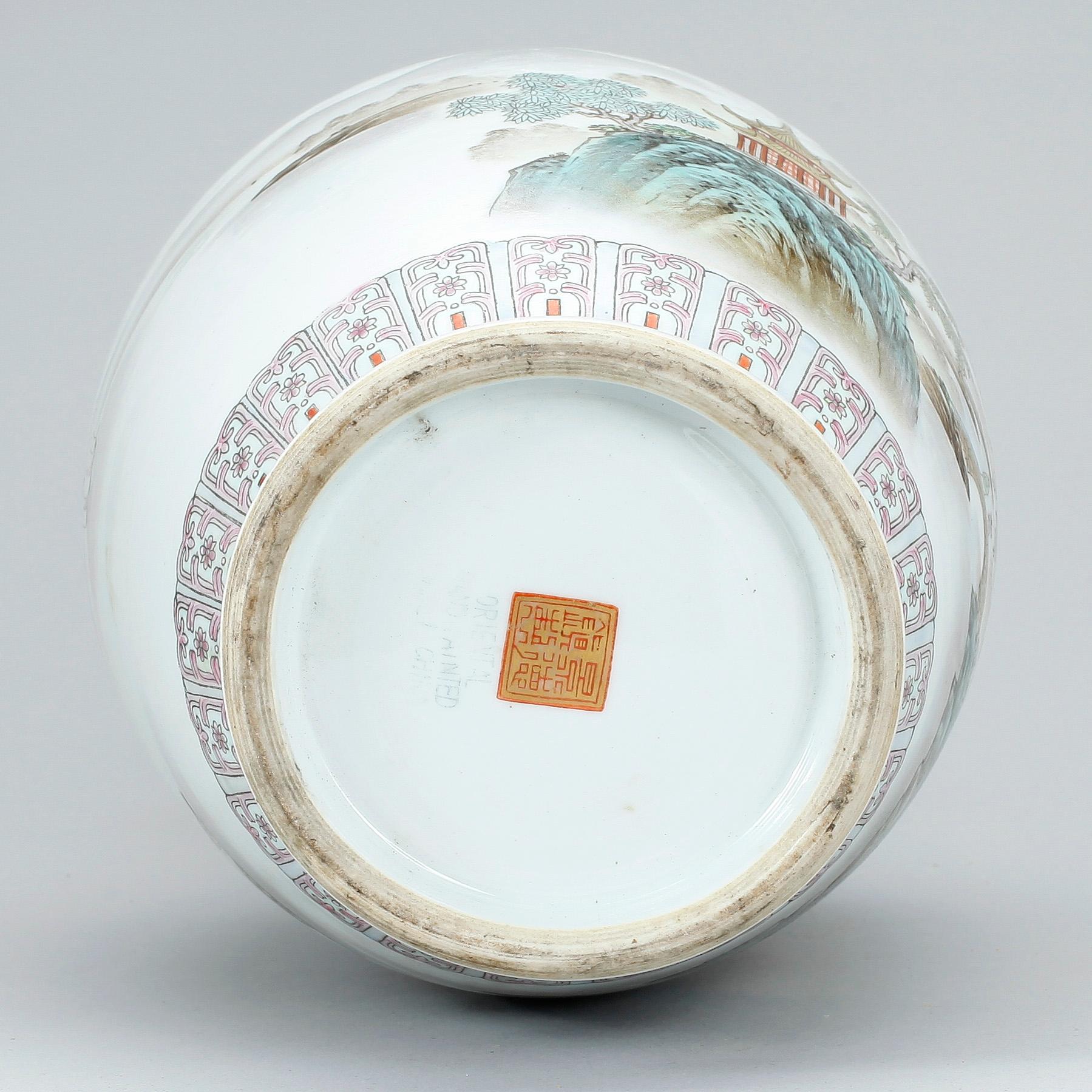 VAS, porslin, Kina, 1900-talets mitt.