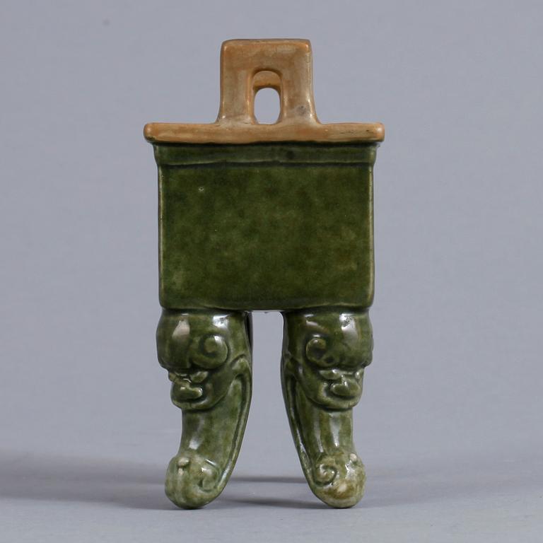 RÖKELSEKAR, porslin, Kina troligen 1800-tal.