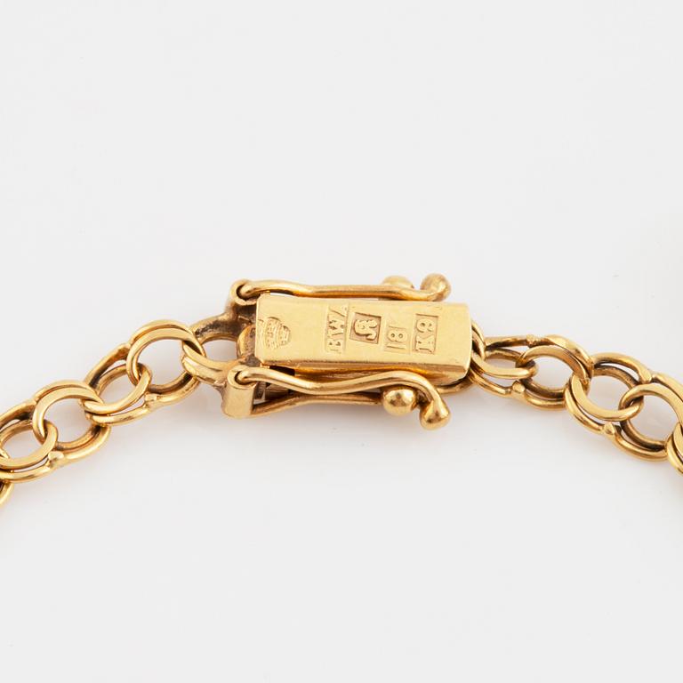 18K gold bracelet.