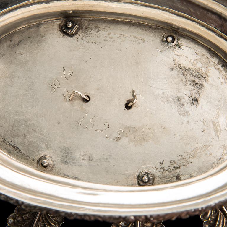 LEIPÄKORIPARI, silver, Kristianstad 1825, H.G.Vogt, paino 838 g.