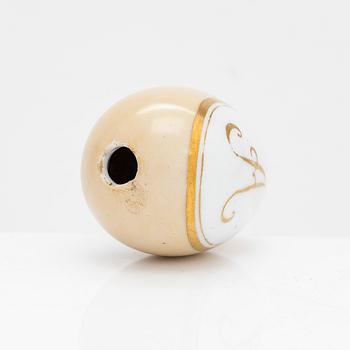 A Russian porcelain egg, presumably late 19th century.