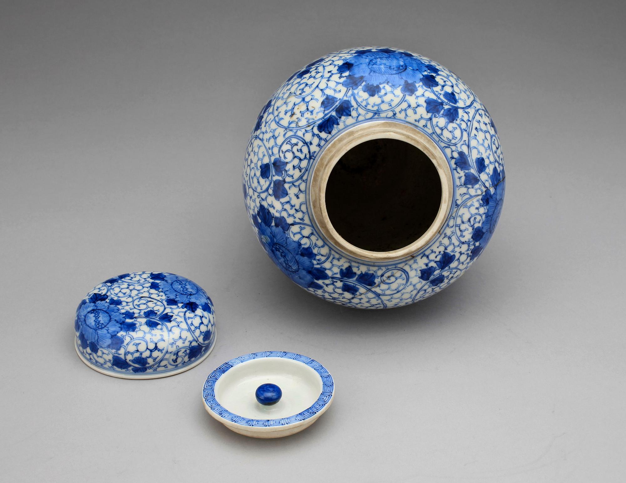 TOBAKSBURK, porslin, Kina ca år 1900.