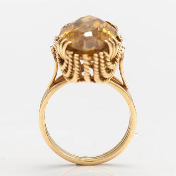 A ca 18K gold cocktail ring with a citrine.