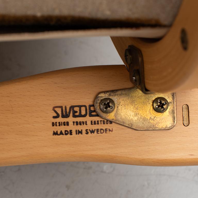 Yngve Ekström, fåtölj med fotpall, "Lamino", Swedese, tidigt 2000-tal.