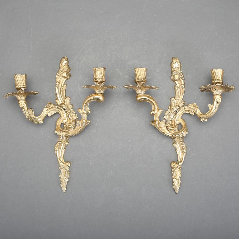 VÄGGAPPLIQUER, ett par, förgylld metall, Louis XV-stil, 1900-tal.