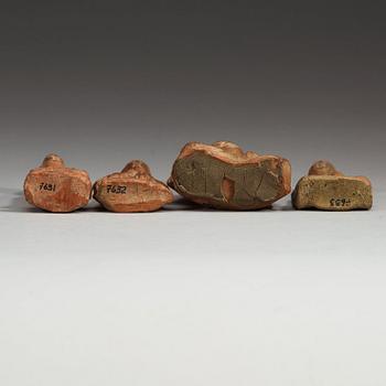 PARTI FIGURINER, fyra stycken, lergods. Song dynastin (960-1279).