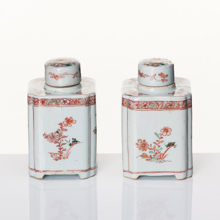 Tedosor, ett par, porslin. Qingdynastin, Kangxi (1662-1722).