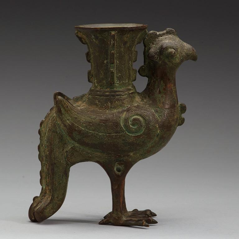 An archaistic  bronze vessel. Qing dynasty (1662-1912).