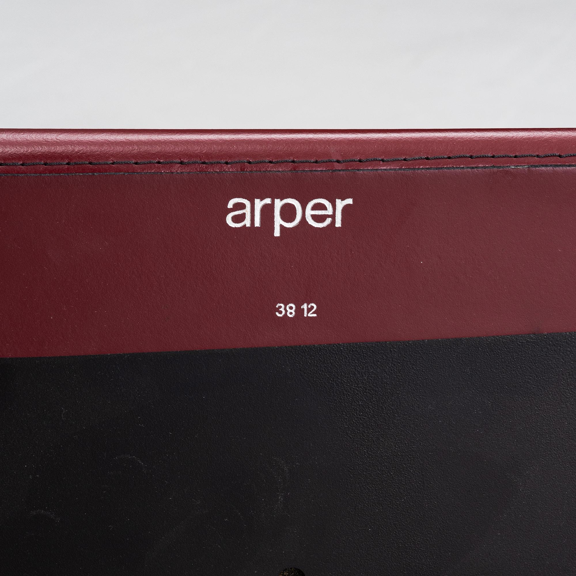 Lievore Altherr Molina, Two 'Norma' bar stools, Arper.
