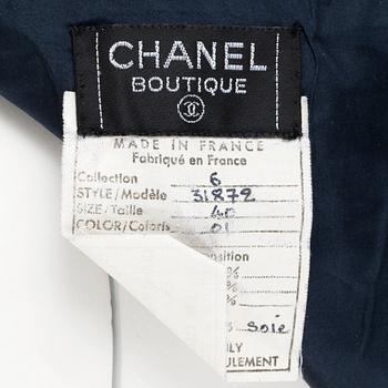 CHANEL, a navy blue letaher skirt. French size 40.