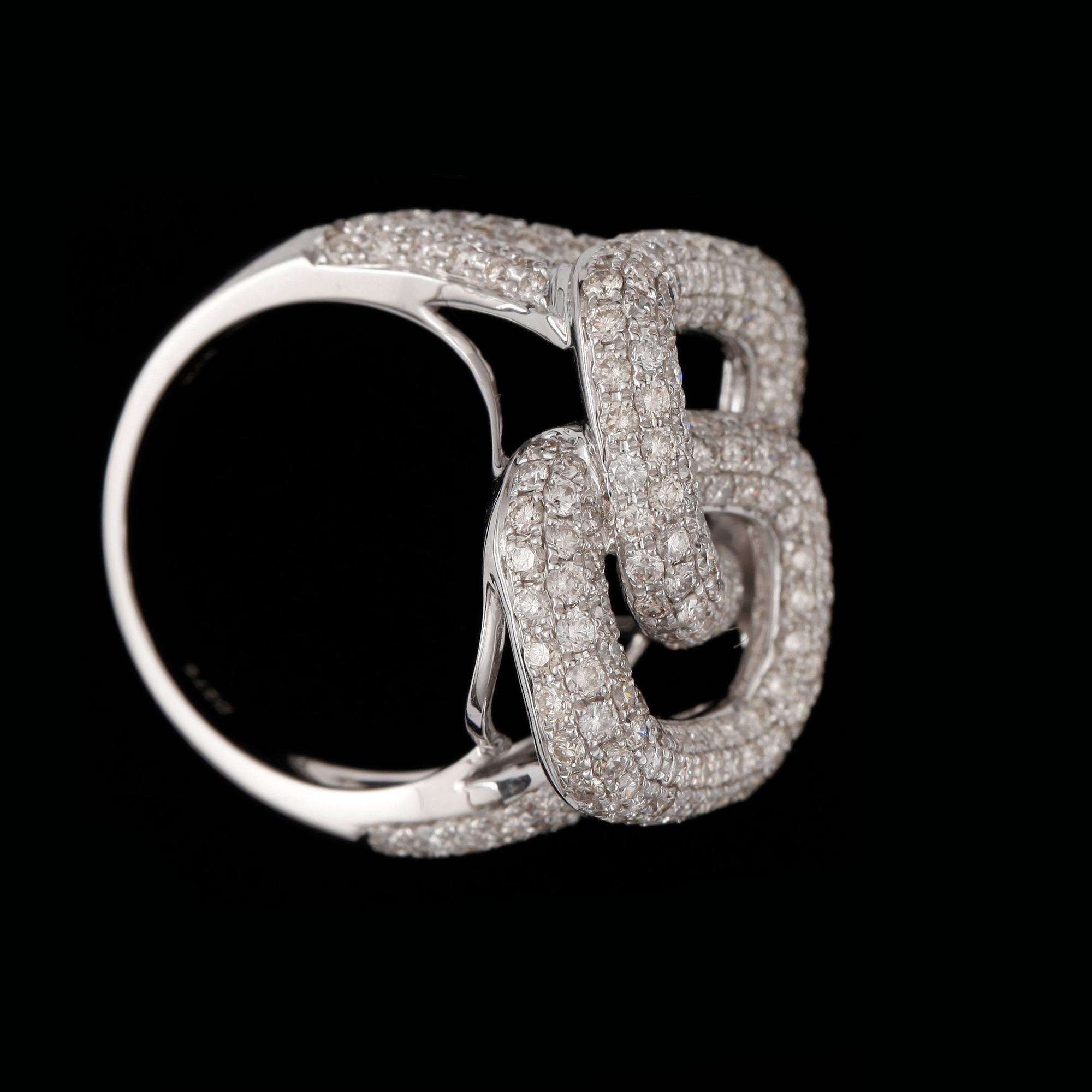 RING, 18k vitguld med briljantslipade diamanter ca 2.70 ct. Vikt ca ca10g.