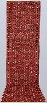A Hosseinabad runner, approx. 420 x 105 cm.