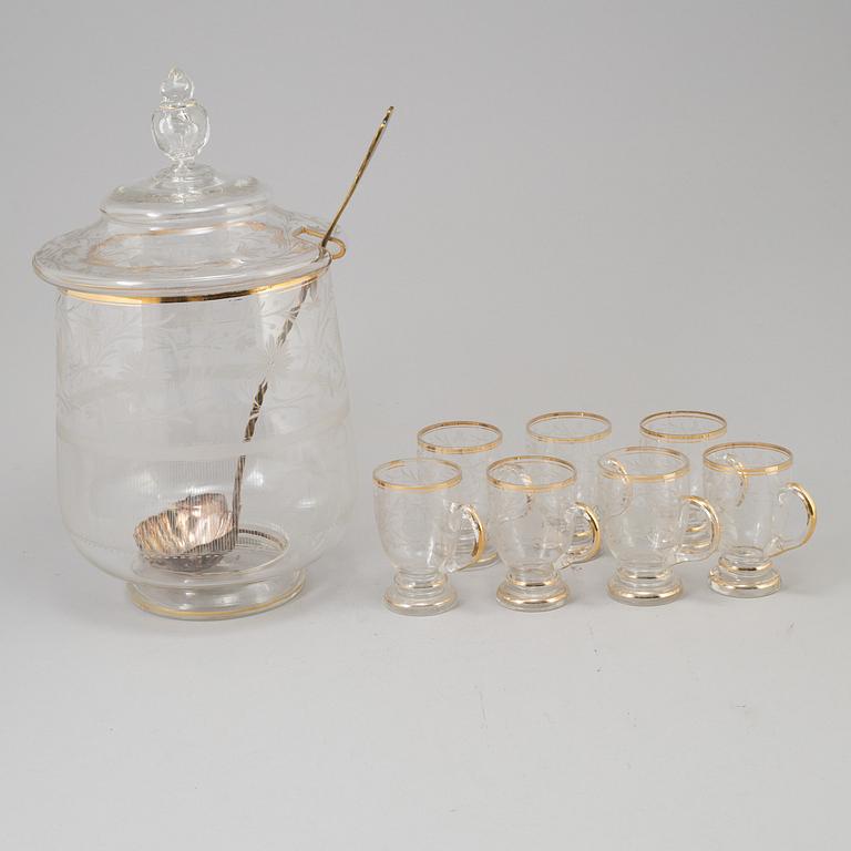 BÅLSKÅL med lock, samt koppar, 7 st, glas, 1800-talets mitt.